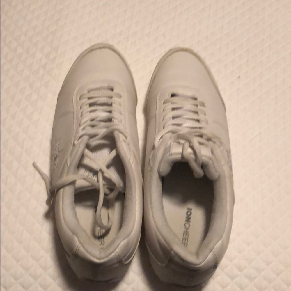 IonCheer shoes